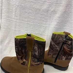 Magellan Kids Boots excellent condition. Smoke-free and pet free home.